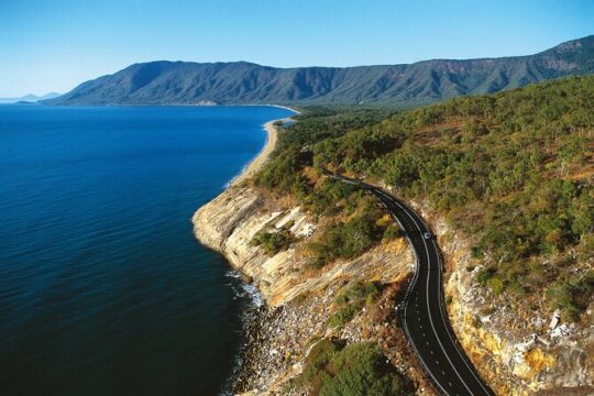 Airport Transfers between Cairns Airport and Palm Cove