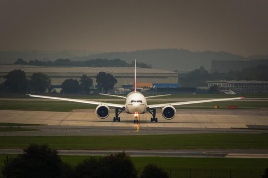 Private Transfer: Heathrow Airport to Gatwick Airport Arrival or Departure Transfer