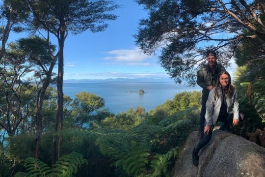 Full-Day Abel Tasman National Park Hiking Tour with Cruise