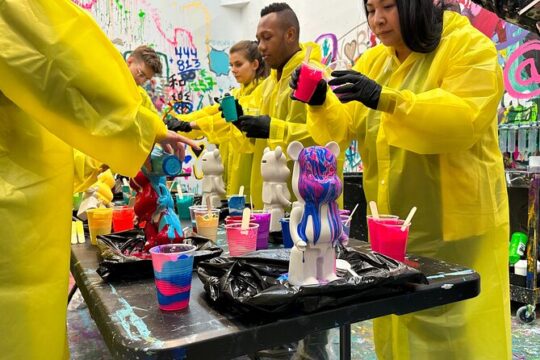 Private Fluid Bear Art Class
