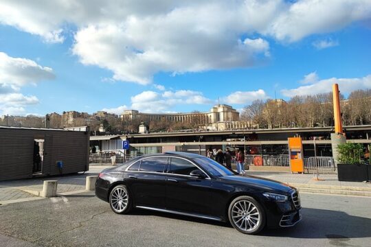 Private Transfer between Charles de Gaulle Airport and Paris by Van