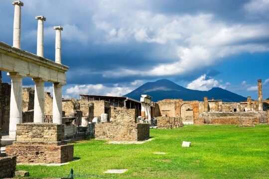 Pompeii tour with archaeologist