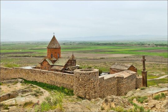 Private tour to Khor Virap, Noravank, ancient Birds-Cave, Hin Areni wine factory