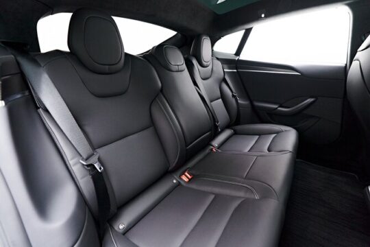 Transfer Interlaken city to Zurich Airport by Luxury Car or Van