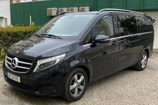 Private One-way Transfer between Lisbon Airport and Lisbon city