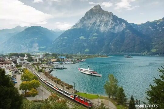 Between Lakes and Alps I 7-Day Guided Tour with Accommodation in Switzerland