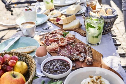 Yummy Market Walk