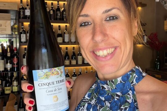 Manarola Wine Tasting Experience with Maria