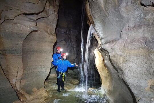 Cave Stream & Castle Hill/Kura Tawhiti guided tour from Christchurch