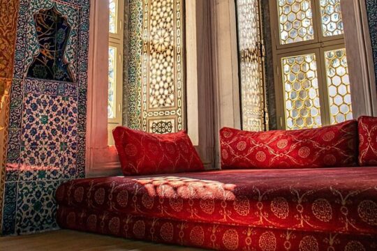 The Topkapi Palace, Historical town guided tour / Solo / Groups