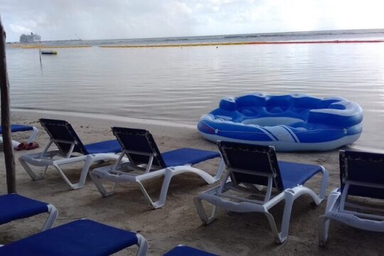 All-inclusive beach day in LOS ARRECIFES REST. / open bar - massage and lunch ..