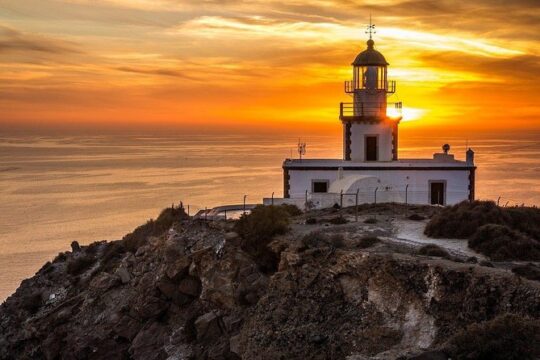Private Full-Day Sightseeing Tour in Santorini with a Local