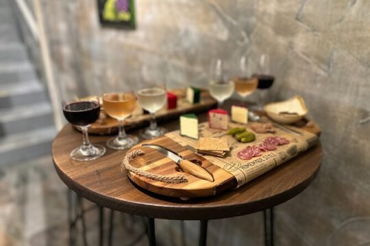 British Wine and Cheese Tasting Experience in City of Bath