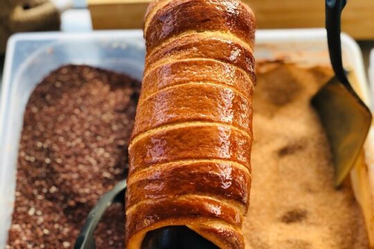 VIP Private Food Prague Tour by car: Food, drinks and boat
