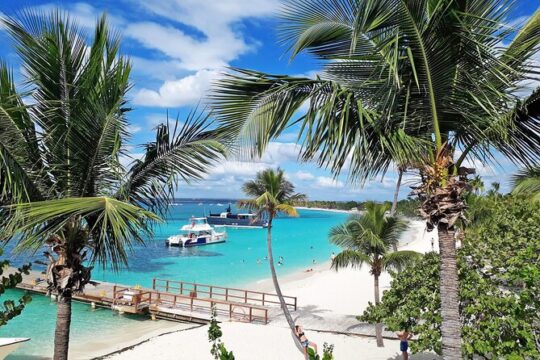 Punta Cana Saona Party Boat with Lobster for Lunch with Lobster Included
