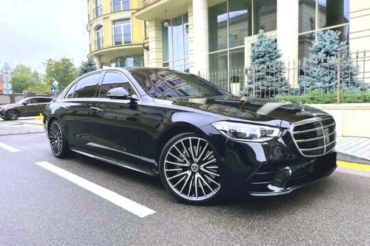 Private Transfer: Luton Airport LTN to London by Luxury Car