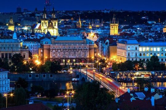 Transfer from Karlovy Vary to Prague: Private daytrip with 2h for sightseeing