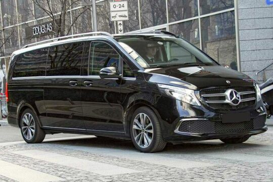 Arrival Transfer from Paris Airport CDG to Paris in Private Van