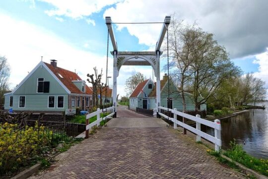 Off the Beaten Paths Dutch Landscape Private Tour 1/2 day Jaguar