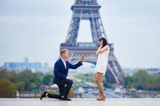 Paris Private Romantic Photoshoot for Couples