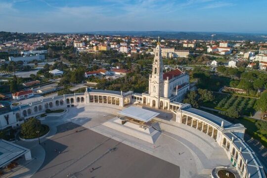Fatima, Batalha, Nazare, Obidos Private Tour From Lisbon