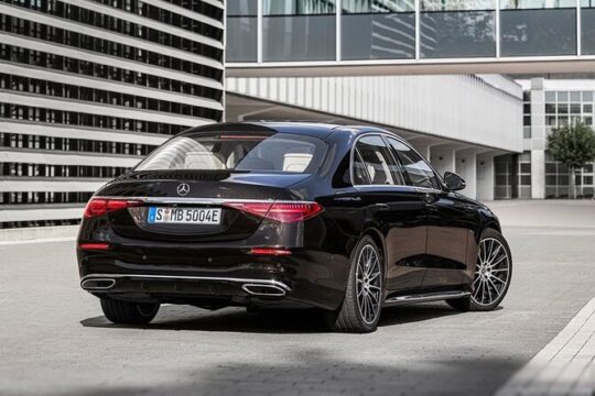 Private Luxury Car Transfer from Paris City to Disneyland Paris