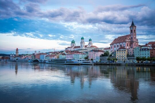 Private Door-to-Door Transfer from Munich to Passau, Local Driver