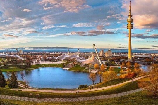 From Vienna to Munich, 2h of Sightseeing, Private Transfer