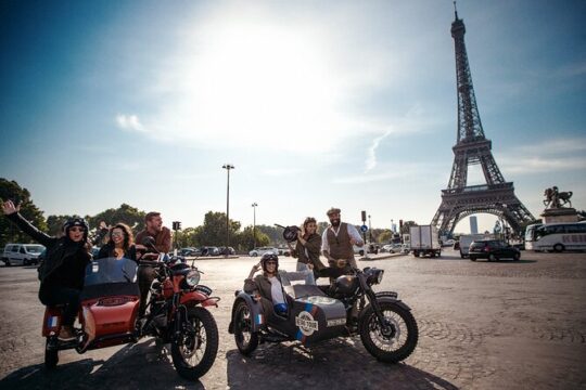 Paris Highlights city tour on a vintage Sidecar Motorcycle