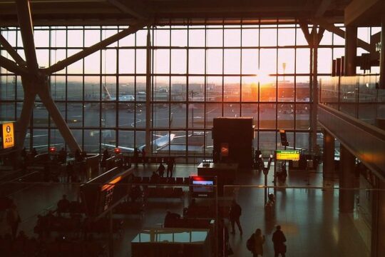 Private transfer from/to airports from/to London