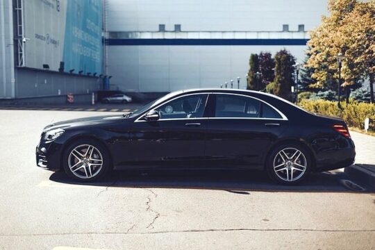 Airport Transfer: Lisbon Airport LIS to Lisbon in Business Car
