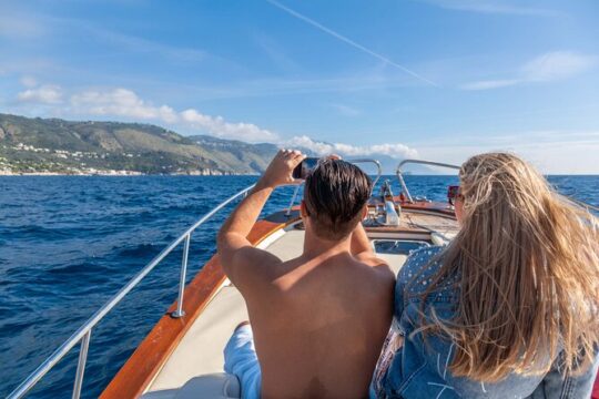 Group boat tour to discover Ischia and Procida