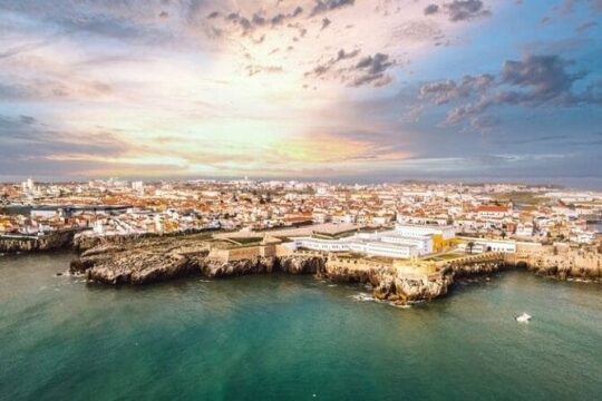 Private Full Day Tour to Óbidos Nazaré and Peniche