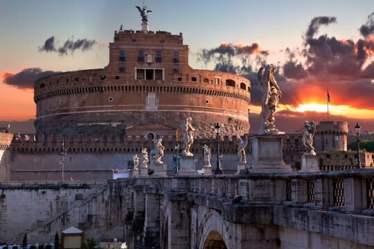 Beauty and Ghosts Walking Tour in Rome