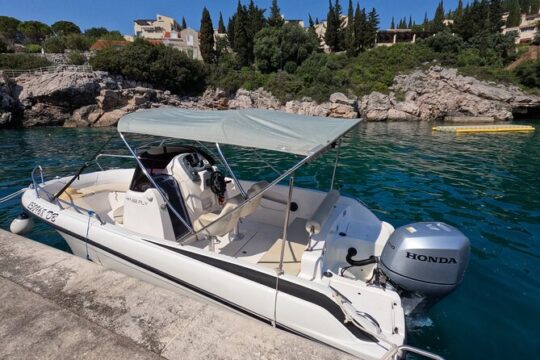 Rent a speedboat without skipper - discover beauties by yourself