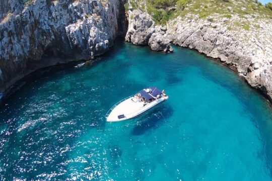 3 Hour Small Group Yacht Tour of the Leuca Caves