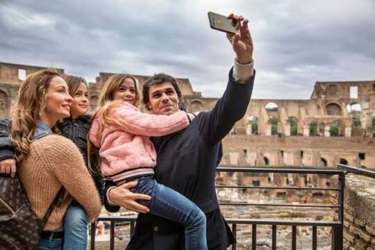 Skip-the-line Colosseum & Roman Forum Treasure Hunt for Kids with Family Guide