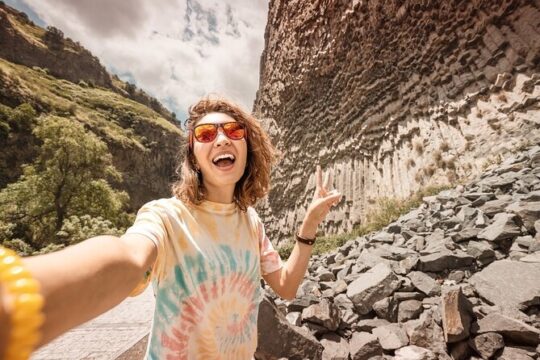 Joyful Garni Walking Tour for Couples