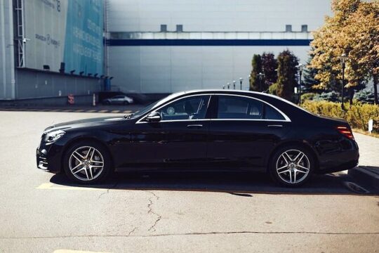 Private Transfer: London to Luton Airport LTN by Business Car