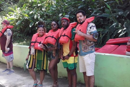 Private Martha Brae River Rafting Tour with Transportation