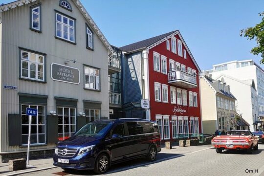 Luxurious Private Airport Transfer in a new Mercedes Benz