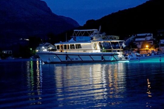 Korcula Island Yacht Cruise Including Wine Tasting and Dinner