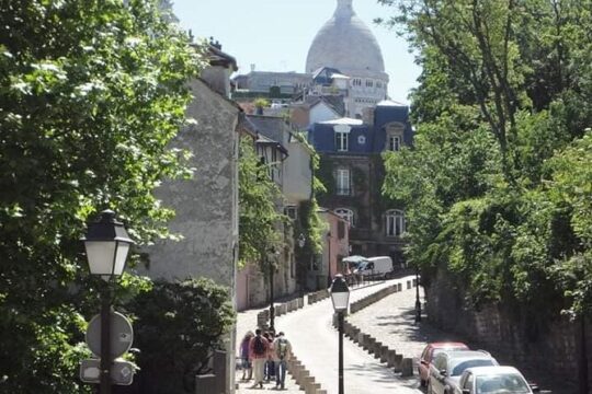 Group visit (small) in Italian of the Montmartre district