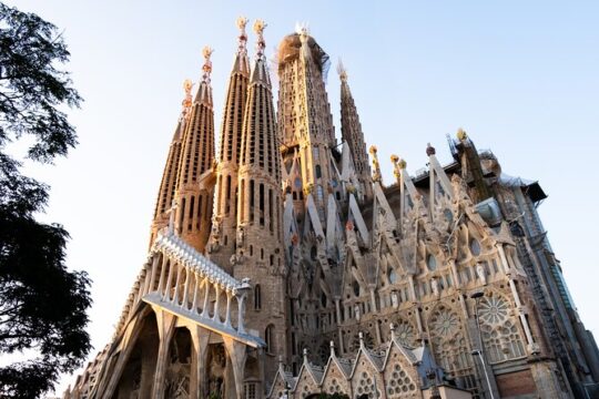 Sagrada Familia Guided Tour & Skip the Line Ticket in Barcelona