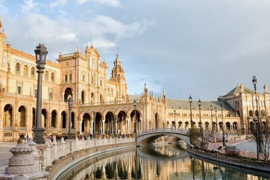Seville Jewish Quarter and Santa Cruz Walking Tour With A Guide