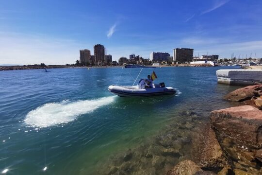 Valencia Boat without license and entrance to Beach Club Piscina