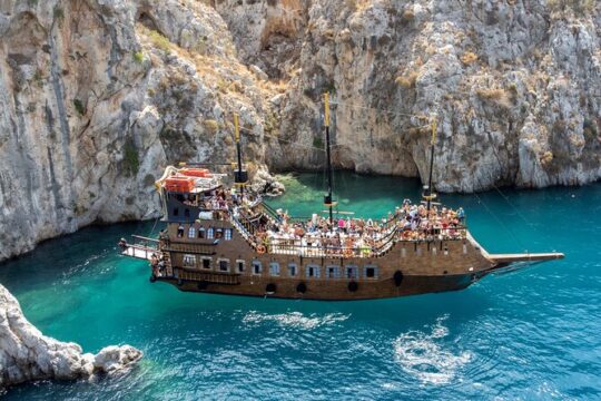 3 Island Luxury Cruise with 4 Swimming Stops with Captain Morgan