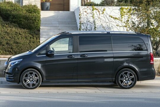 Private Transfer: Luton Airport LTN to London by Luxury Van