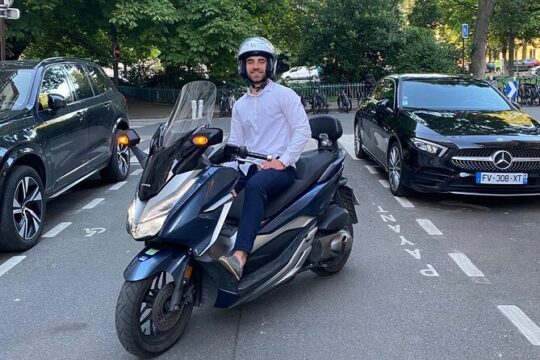 Private Sightseeing Tour in Paris By Motorcycle