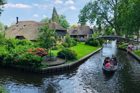 Private Tour to Zaanse Schans + Giethoorn with renting boat